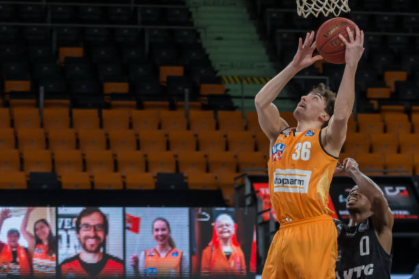 长达9轮的 长达9轮的